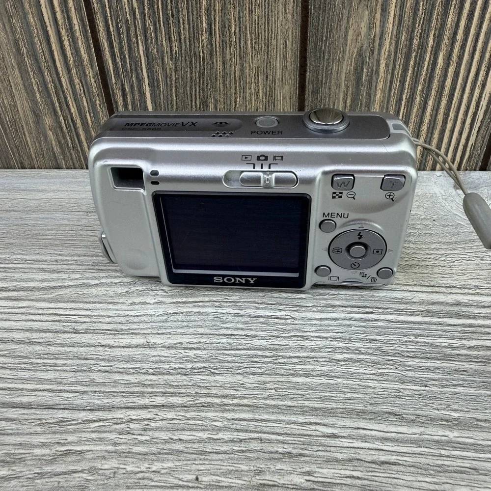 Sony Cyber-shot DSC-S600 6.0MP Digital Camera Silver PARTS ONLY READ